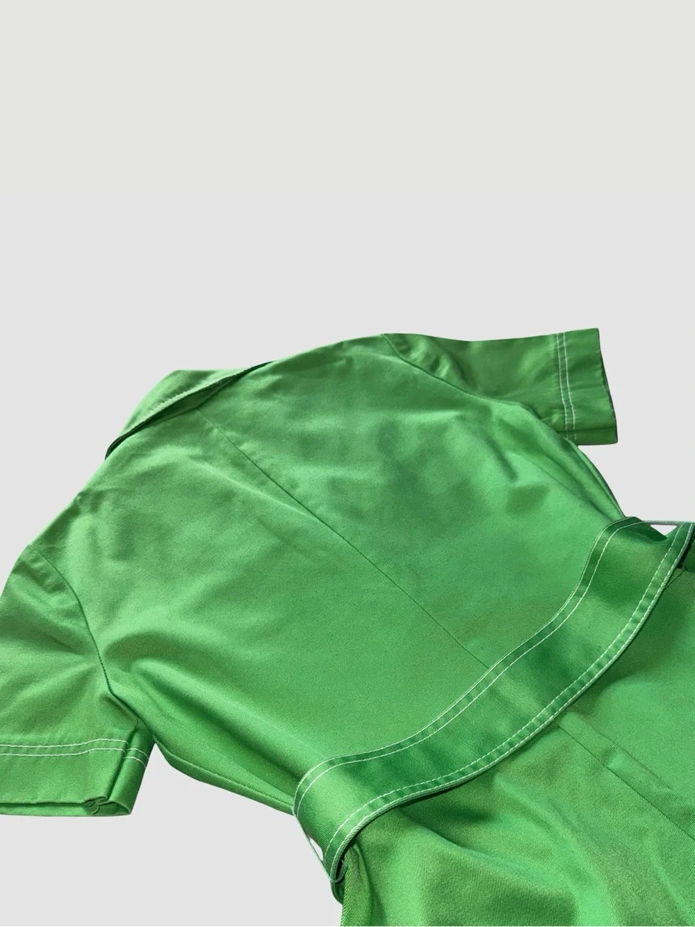 VINTAGE PATTY WOODARD GREEN MOD SAFARI SHORT SLEEVE BELTED CARGO BUTTON TOP